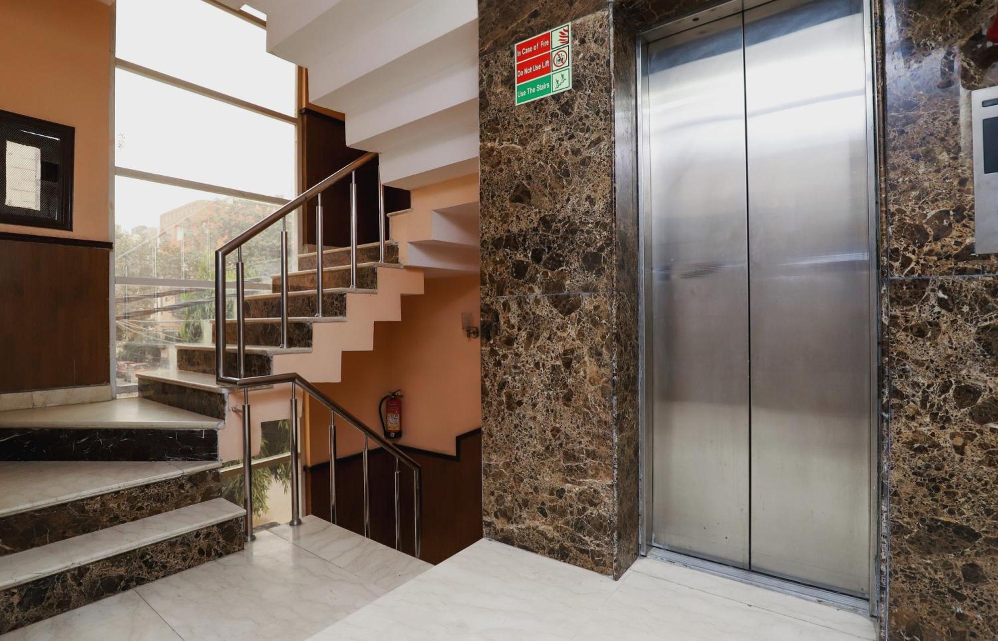 Hotel O J P Inn Near Patel Nagar Metro Station New Delhi Luaran gambar